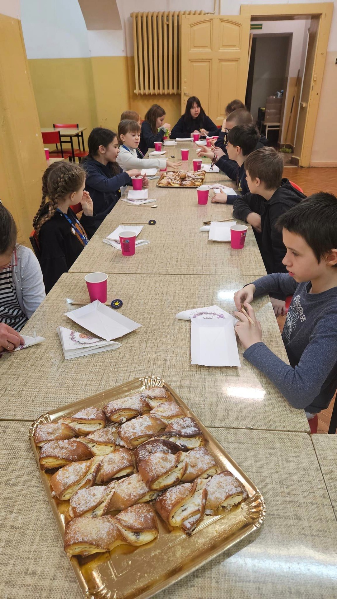 Klasa 4a zjadła drugie śniadanie z Panią Dyrektor Dorotą Maziarz-Świerzewską.