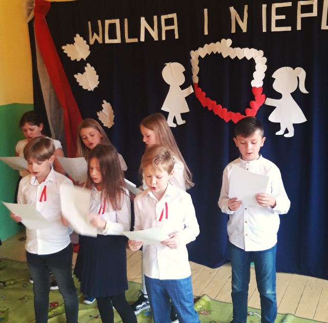 „Szkoła do hymnu” - Narodowe Święto Odzyskania Niepodległości – Filia w Malużynie - Obrazek 6