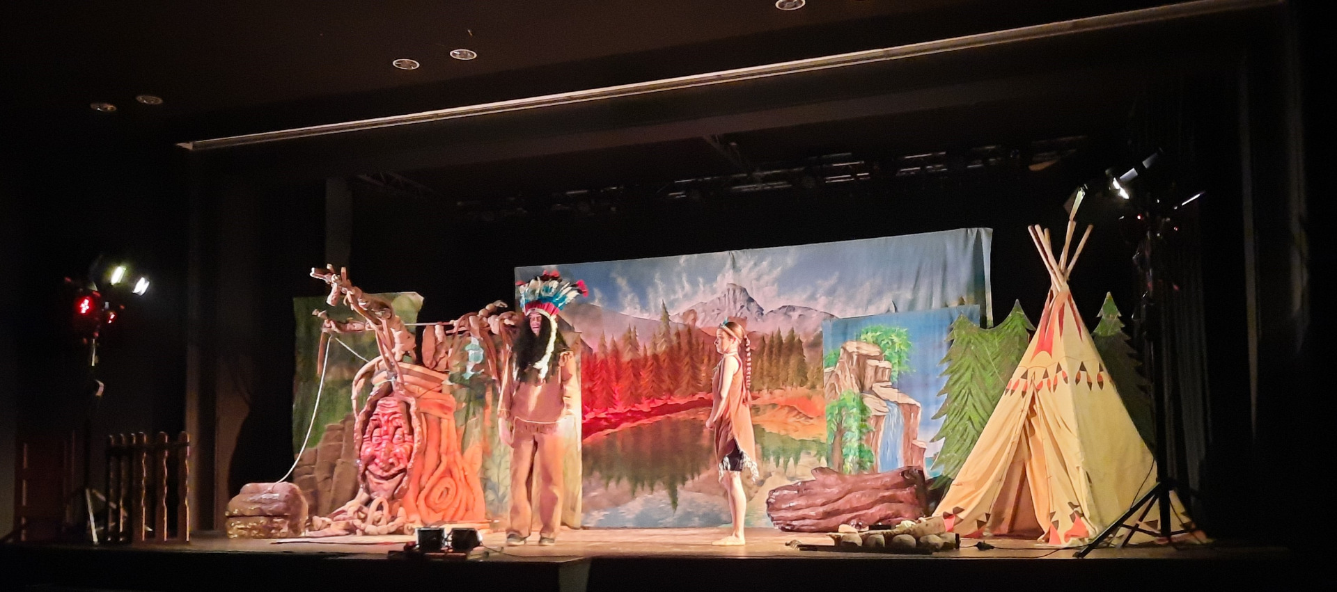 Przedstawienie teatralne pt: „Pocahontas” - Obrazek 4