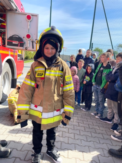 Próbna ewakuacja i wizyta strażaków z JOT OSP Krasocin w naszej szkole.  - Obrazek 13