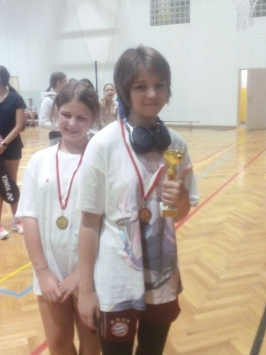 Mistrzostwa Dzielnicy w badmintonie dziewcząt i chłopców w kategorii Igrzyska Młodzieży - Obrazek 2