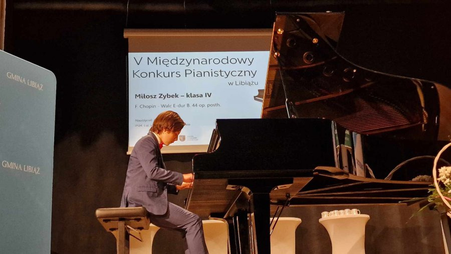 V Międzynarodowy Konkurs Pianistyczny w Libiążu, Miłosz Zybek