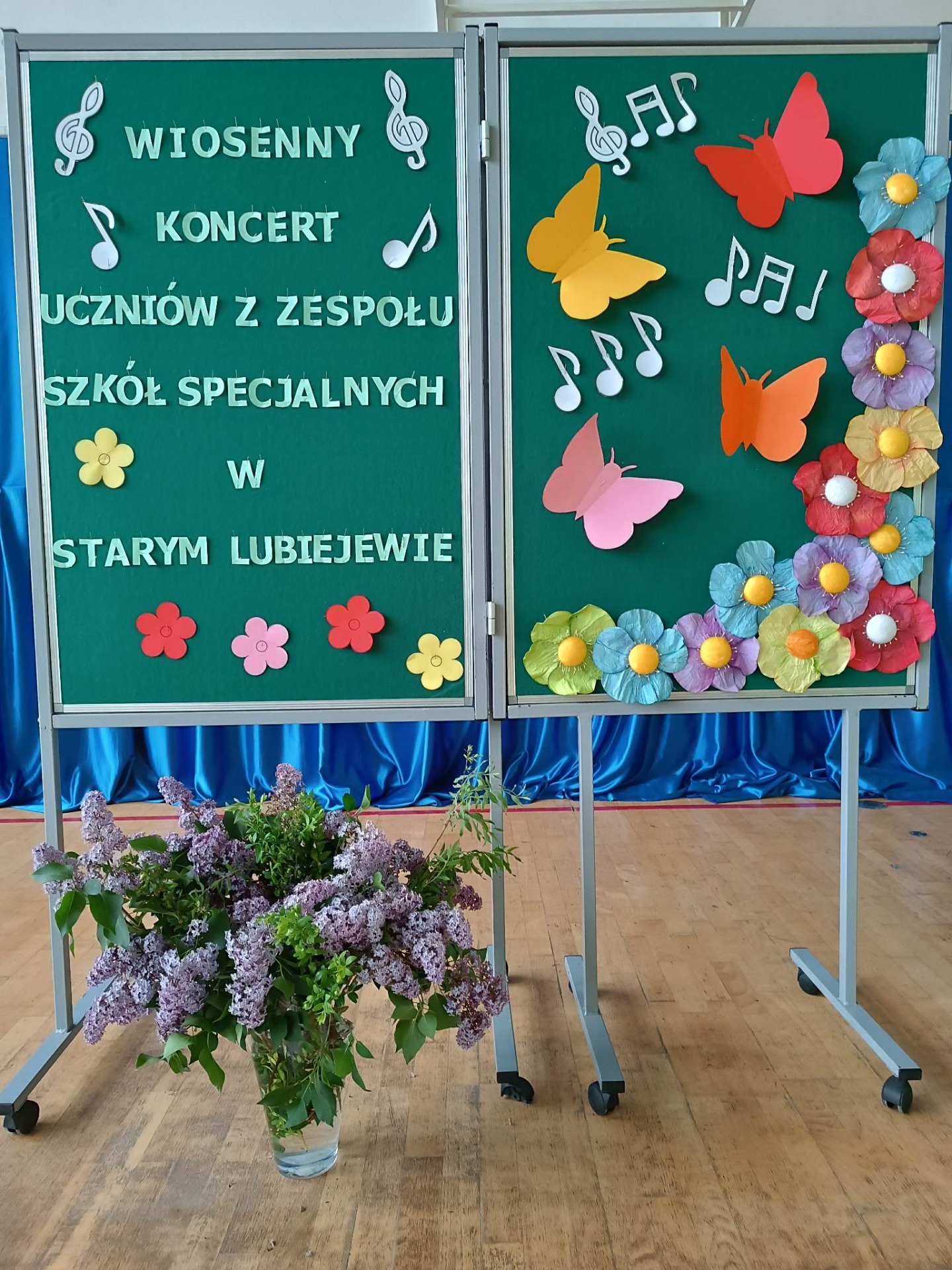 Gazetka tematyczna z napisem "Wiosenny koncert uczniów z Zespołu Szkół Specjalnych w Starym Lubiejewie