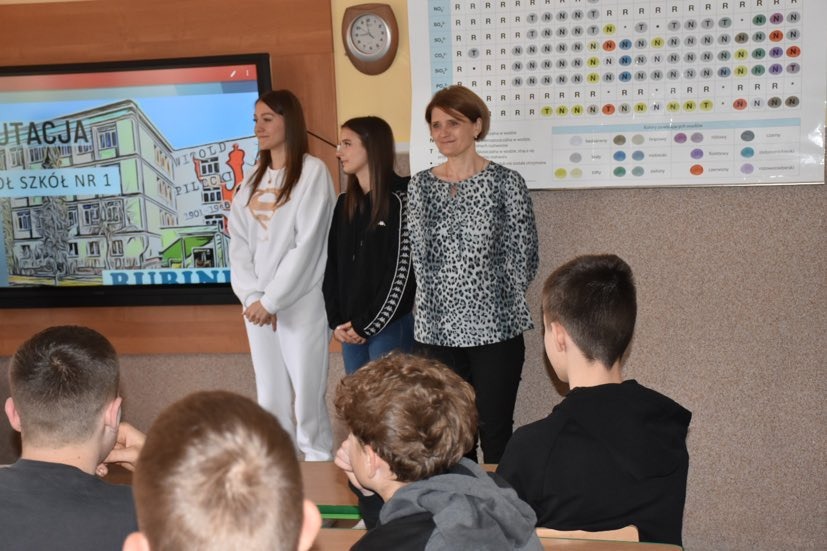 Przedstawiciele "Rubinka" zapoznają ósmoklasistów z ofertą edukacyjną na nowy rok szkolny