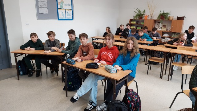 Uczniowie podczas meczu matematycznego.