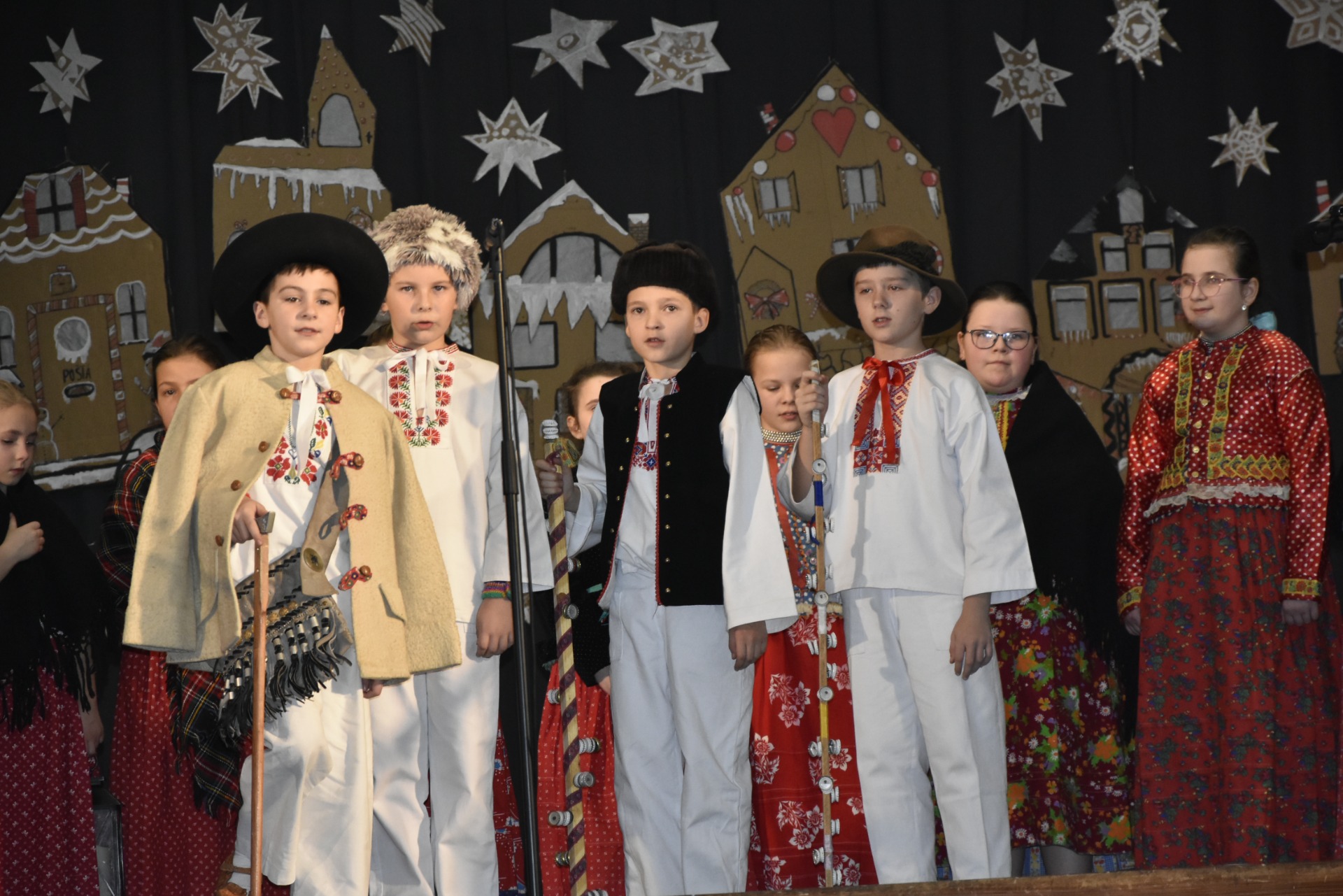 Vianočná besiedka ožila čarovným programom Detského folklórneho súboru Sliačanček  - Obrázok 5