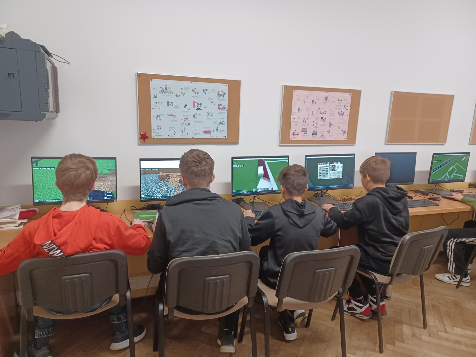 Budujemy naszą szkołę i otoczenie w Minecraft Education - Obrazek 4