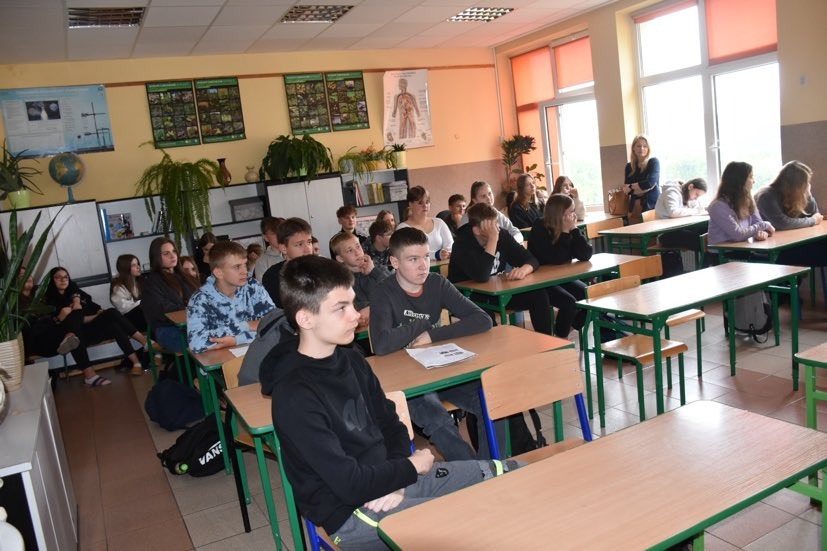 Uczniowie klas ósmych na spotkaniu z przedstawicielami "Rubinka"