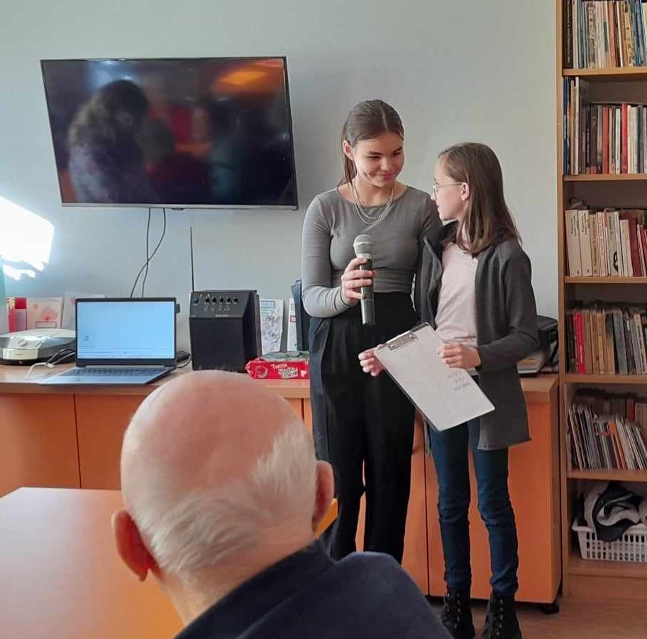 Wizyta uczennic klasy V i VII naszej szkoły w Zakładzie Pielęgnacyjno-Opiekuńczym w Tarnobrzegu.
