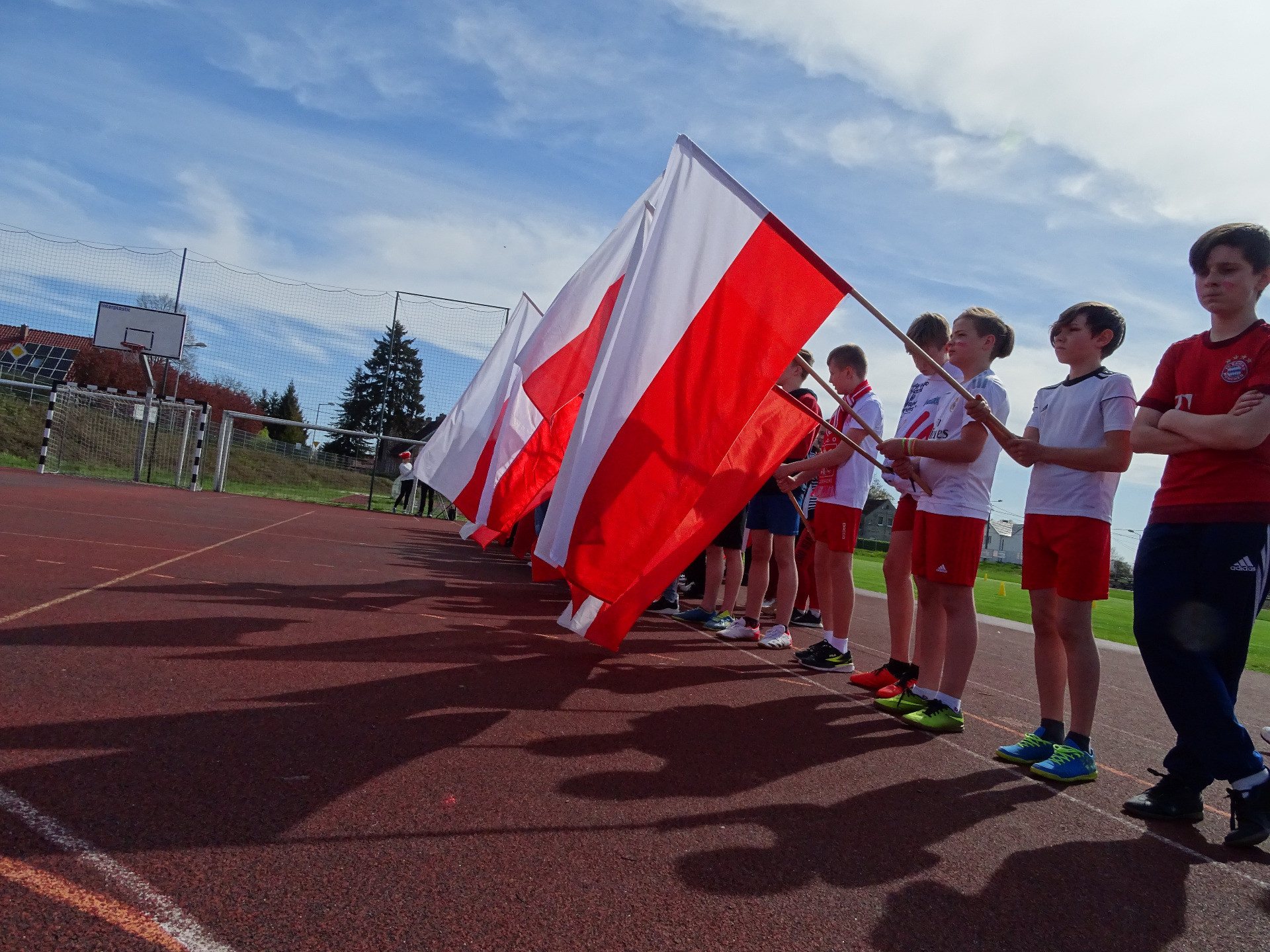 Szkoła w Bogdańcu świętuje Dzień Flagi i 231 rocznicę uchwalenia Konstytucji 3  Maja - Obrazek 1