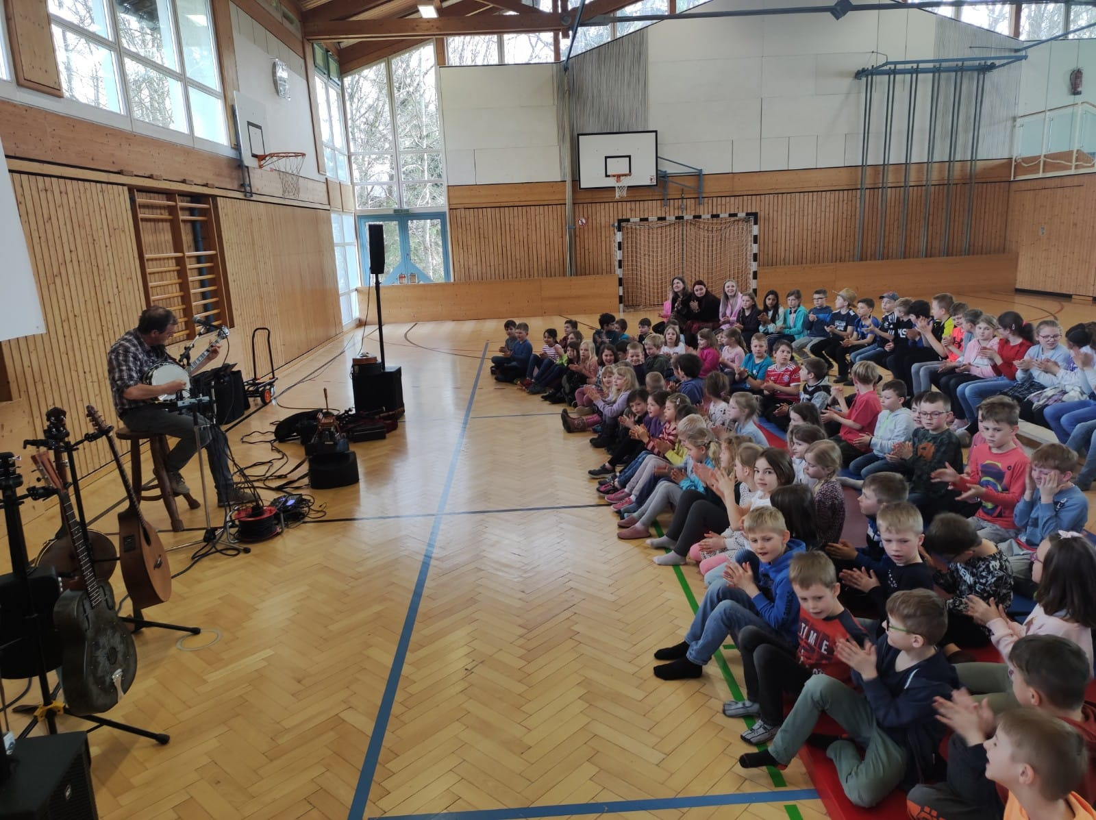 FOLMUSIK – Instrumentenkunde an der Schule in Neureichenau - Bild 2