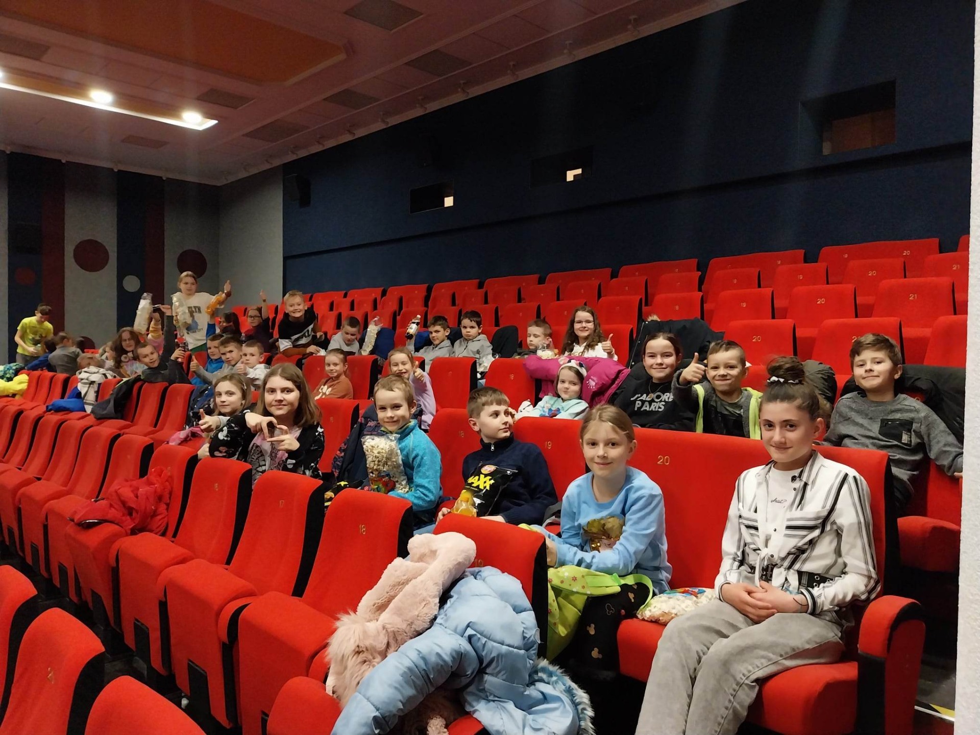Návšteva kina Tatran - žiaci prvého stupňa a 5. ročník - Obrázok 2