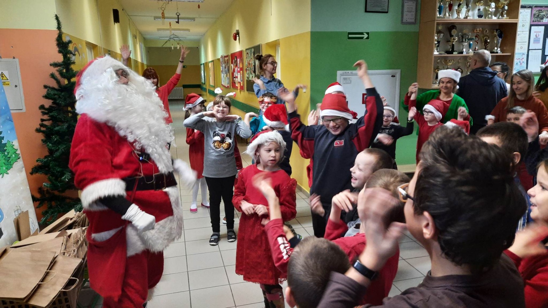 Święty Mikołaj odwiedza naszą szkołę! - Obrazek 4