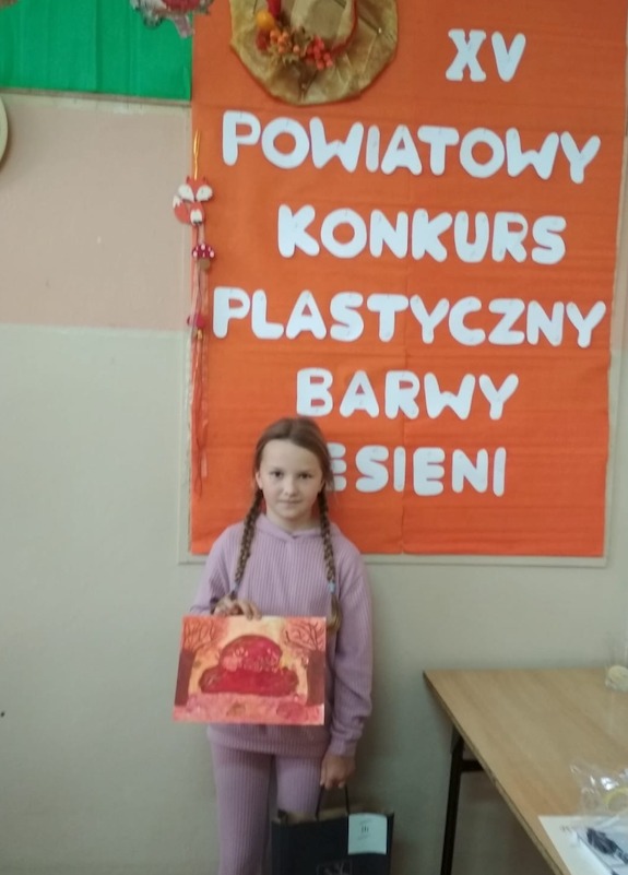 Uczennica Maja laureatka 3 miejsca w konkursie powiatowym Barwy Jesieni
