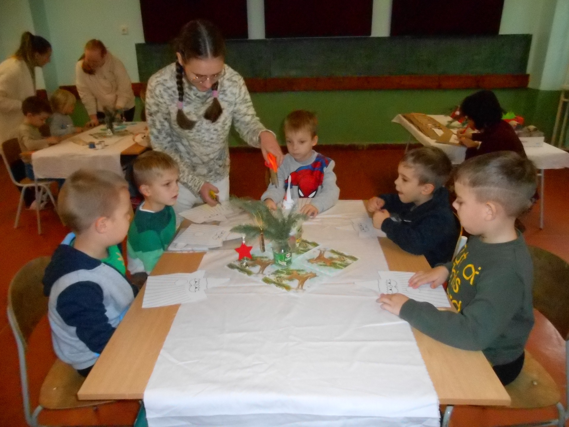 Vianočné tvorivé dielne s deťmi z MŠ Severka - Obrázok 4