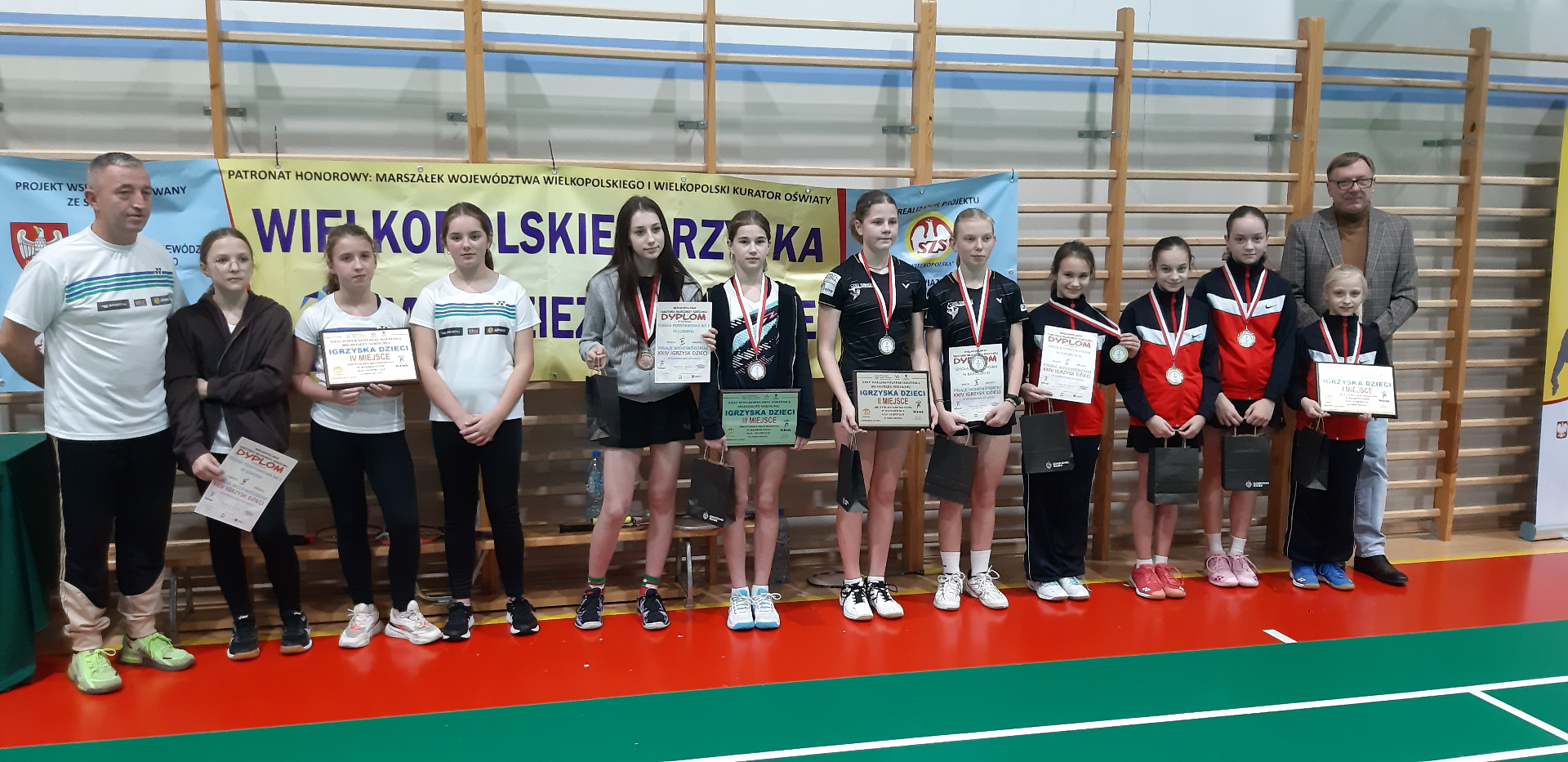Spektakularny triumf młodych badmintonistek 🏸 🏅 🏆 - Obrazek 6
